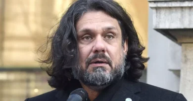 kikérték Deutsch Tamás mentelmi jogát, Magyar Péter édesanyja feljelentése állhat a háttérben