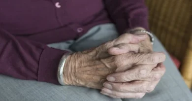 65 éven felüliek, figyelem! Rengeteg idős kerül most bajba!