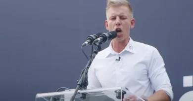 Botrányos pillanatok a Sándor-palotánál: Magyar Péter rendőri intézkedést kért miután…